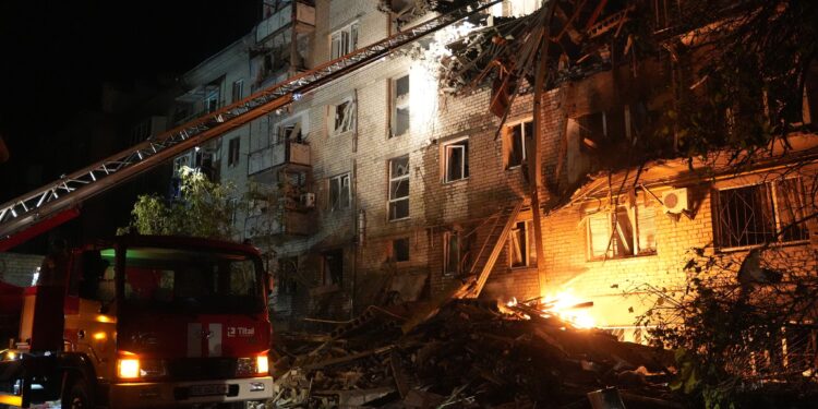 Наслідки нічної атаки по Миколаєву (ФОТО, ВІДЕО)