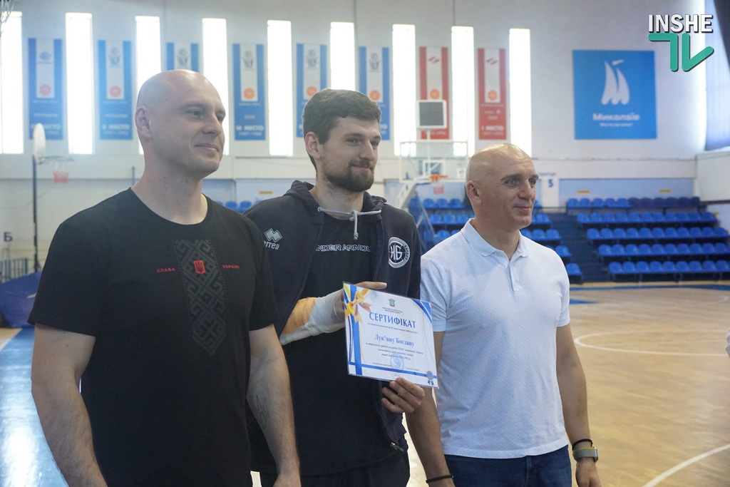 У Миколаєві привітали гравців «Ніко-Баскет» - нагородами, грошовими преміями та обіцянкою виступів у Суперлізі (ФОТО) 15 У Миколаєві привітали гравців «Ніко-Баскет» - нагородами, грошовими преміями та обіцянкою виступів у Суперлізі (ФОТО) 14