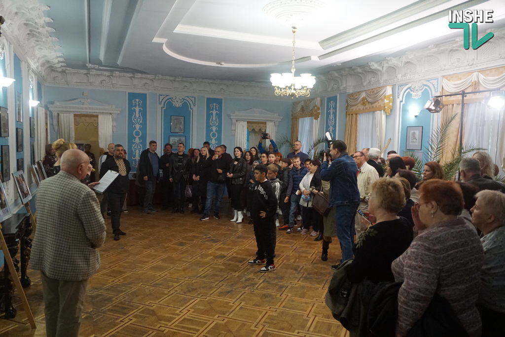 «Театр на Адміральській: минуле й сьогодення в картинах митця» - у Миколаєві відкрилась виставка Анатолія Крутікова (ФОТО) 17 «Театр на Адміральській: минуле й сьогодення в картинах митця» - у Миколаєві відкрилась виставка Анатолія Крутікова (ФОТО) 16