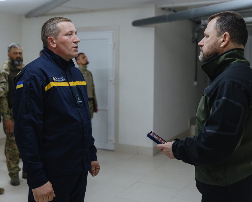Миколаївські рятувальники – серед відзначених міністром внутрішніх справ Ігорем Клименко (ФОТО) 15 Миколаївські рятувальники – серед відзначених міністром внутрішніх справ Ігорем Клименко (ФОТО) 14