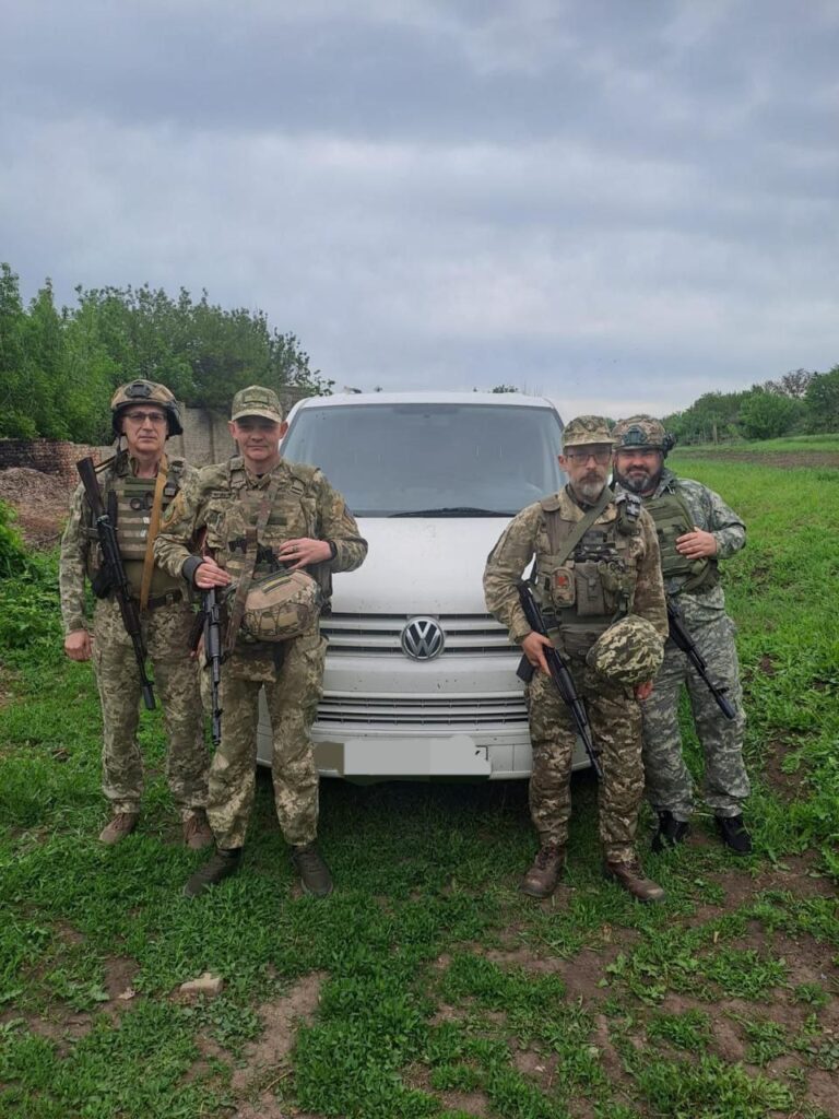 Автівка, дрони і ще дещо потрібне – Миколаїв передав допомогу двом військовим підрозділам (ФОТО) 3 Автівка, дрони і ще дещо потрібне – Миколаїв передав допомогу двом військовим підрозділам (ФОТО) 2