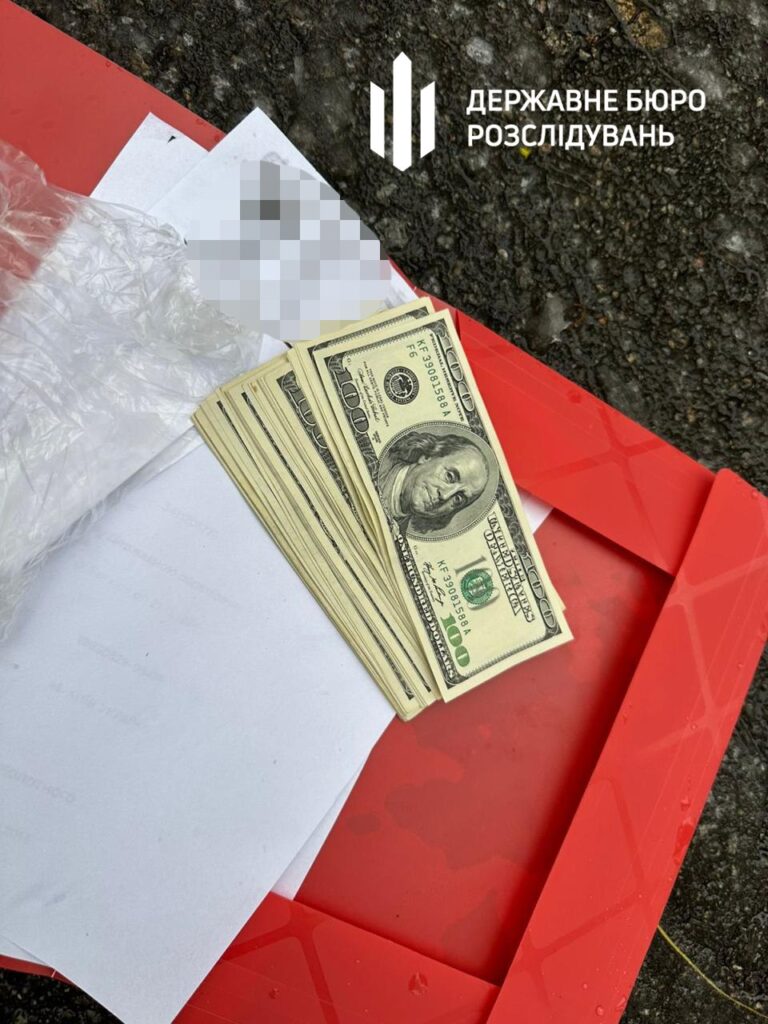Голову ВЛК у Держприкордонслужбі затримали на хабарі (ФОТО, ВІДЕО) 11 Голову ВЛК у Держприкордонслужбі затримали на хабарі (ФОТО, ВІДЕО) 10
