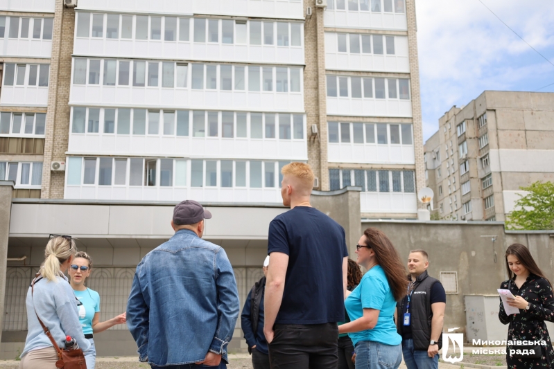 У Миколаєві за підтримки Данії відновили 23 житлові будинки та 2 спортмайданчики, пошкоджені через російські обстріли (ФОТО) 17 У Миколаєві за підтримки Данії відновили 23 житлові будинки та 2 спортмайданчики, пошкоджені через російські обстріли (ФОТО) 16
