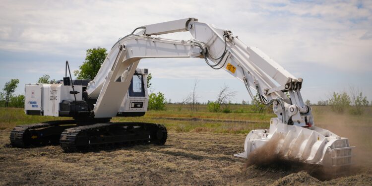 Миколаївські рятувальники вже працюють з новою японською машиною механізованого розмінування (ФОТО, ВІДЕО)