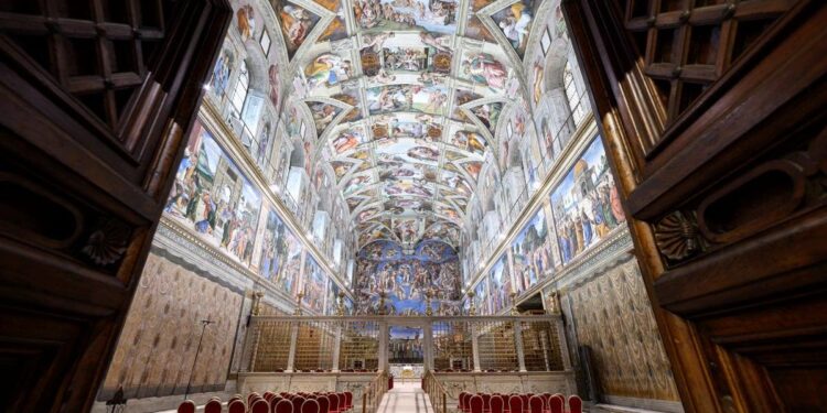 У Ватикані розпочався конклав, на якому мають обрати нового Папу Римського (ФОТО)