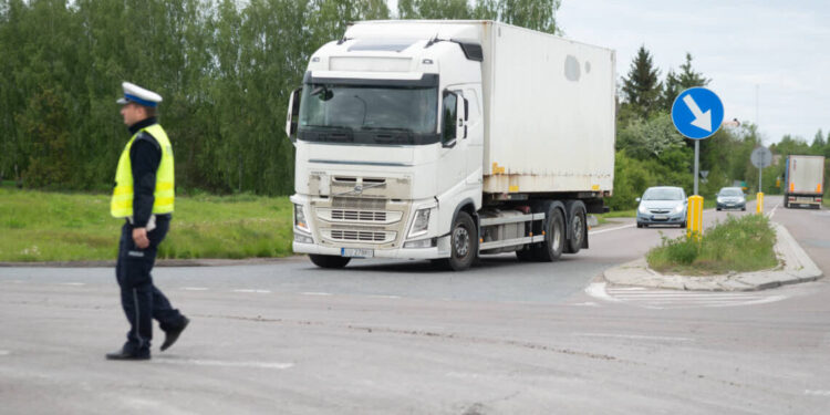 Польський суд заборонив протестувальникам блокувати дорогу до пункту пропуску “Дорогуськ-Ягодин”