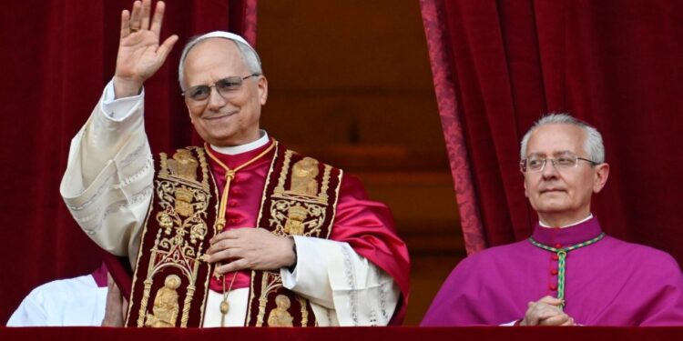 Згадував Папу Франциска та закликав до діалогу – яким було перше вітання нового Папи Римського Лева XIV (ФОТО)