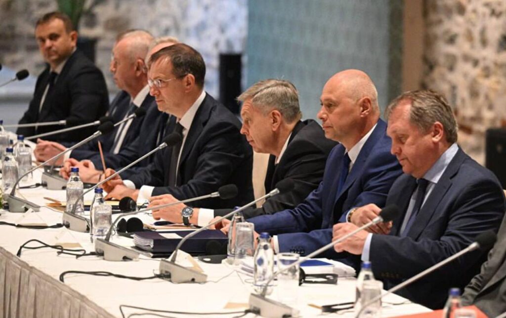 Мединський на переговорах заявив, що РФ готова воювати вічно, і нагадав про війну із Швецією 1