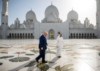 Трамп під час візиту до ОАЕ уклав угоди на $200 млрд. Про що вони