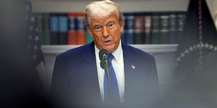 Трамп знову заявив, що у Зеленського немає козирів, а Путін втомлений, але хоче миру