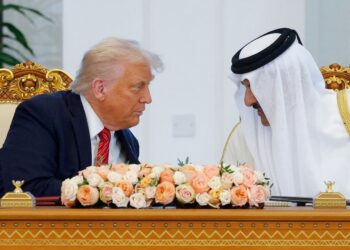 Трамп продовжує “грошове турне” – підписав в Катарі взаємних намірів на $1,2 трлн. (ФОТО, ВІДЕО)