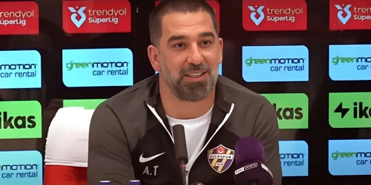 Новим головним тренером “Шахтаря” став колишній гравець “Барселони”