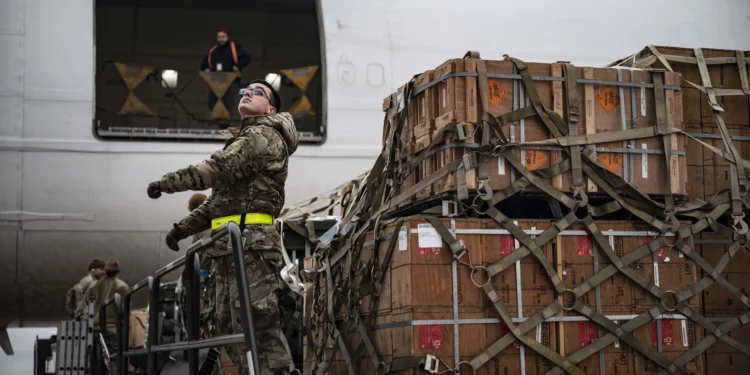 Трамп схвалив перший готівковий продаж зброї Києву