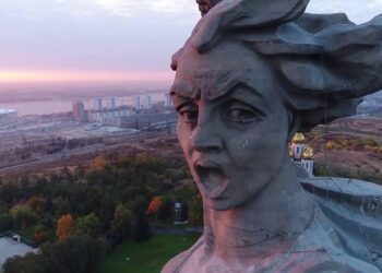 У Волгограді в голові монумента «Батьківщина-мати кличе» знайшли труп