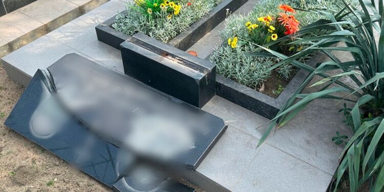Був п’яним і пошкодив місця поховань – на Миколаївщині затримали молодика за наругу над могилами (ФОТО)