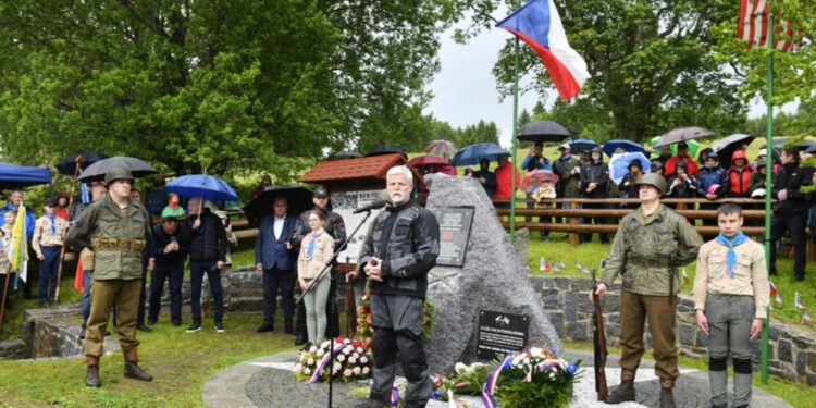 Президент Чехії: «Ми повинні зробити все, щоб припинити війну в Україні та не допустити її до нас»