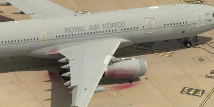 Чия ганьба? Пропалестинські активісти на скутерах увірвалися на авіабазу Британії (ФОТО, ВІДЕО)