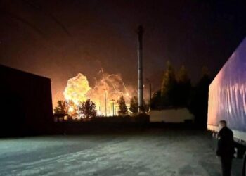 У ворога горять аеродром, нафтобаза, завод (ФОТО, ВІДЕО)