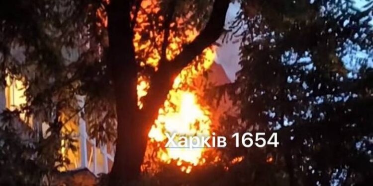 Харків пережив одну з найбільших комбінованих атак, горять будинки (ВІДЕО)