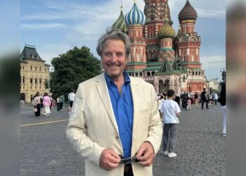 Батько Маска приїхав на дугінський форум до Москви