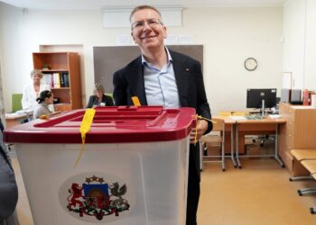 На місцевих виборах у Латвії спробували рахувати голоси за допомогою спеціальних сканерів – вийшло не дуже