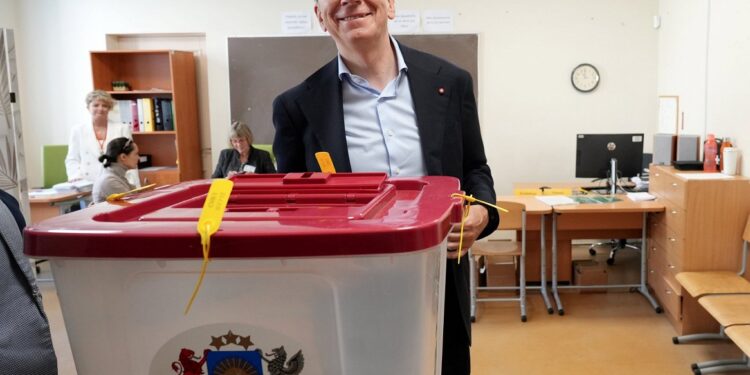 На місцевих виборах у Латвії спробували рахувати голоси за допомогою спеціальних сканерів – вийшло не дуже