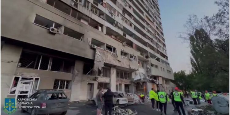 Ворог знову атакував Харків – на зараз 12 постраждалих, серед них 4 дитини (ВІДЕО)