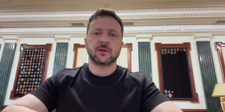 Скільки дронів, де був «офіс» операції на території росії, – Зеленський трохи розповів про «Павутину» (ВІДЕО)