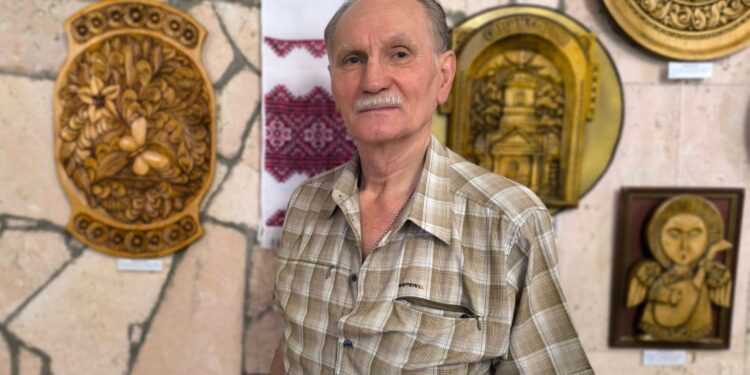 «Світ очима майстра» – у Миколаєві відкрилась виставка різьбяра (ФОТО)