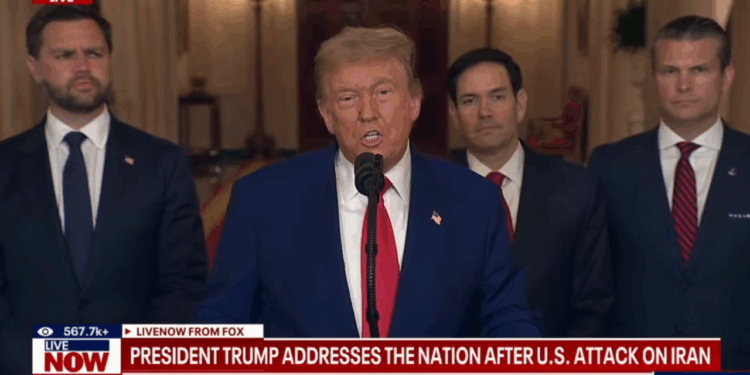 США скинули бомби на ядерні об’єкти Ірану, Трамп стверджує, що все знищено (ВІДЕО)