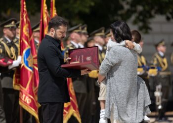 У День Конституції Володимир Зеленський відзначив видатних українців та українок державними нагородами. І Анджея Дуду (ФОТО)