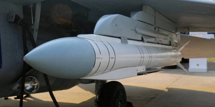 У передмісті Дніпра наша ППО збила новітню російську бомбу-ракету «Гром-1»