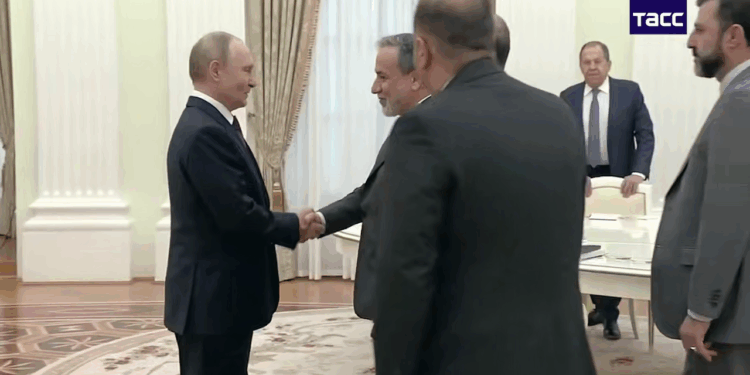 Путін зустрівся з главою МЗС Ірану і пообіцяв сприяння