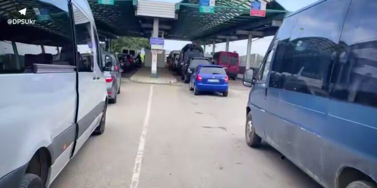 Черги на кордоні. В Держприкордонслужбі назвали пункти пропуску, через які краще не їхати