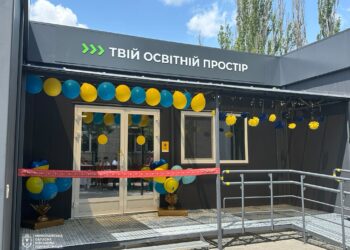 На Миколаївщині завдяки благодійникам відкрили ще один тимчасовий освітній простір замість пошкодженої росіянами школи (ФОТО)