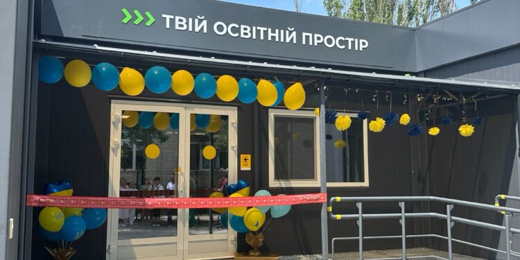 На Миколаївщині завдяки благодійникам відкрили ще один тимчасовий освітній простір замість пошкодженої росіянами школи (ФОТО)