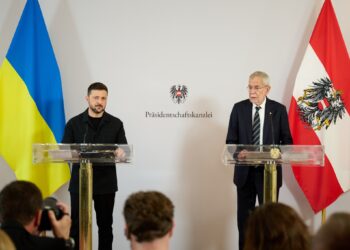 Зеленський попросив у президента Австрії у сприянні у поверненні в Україну ексчиновників та олігархів. що засіли там (ФОТО)