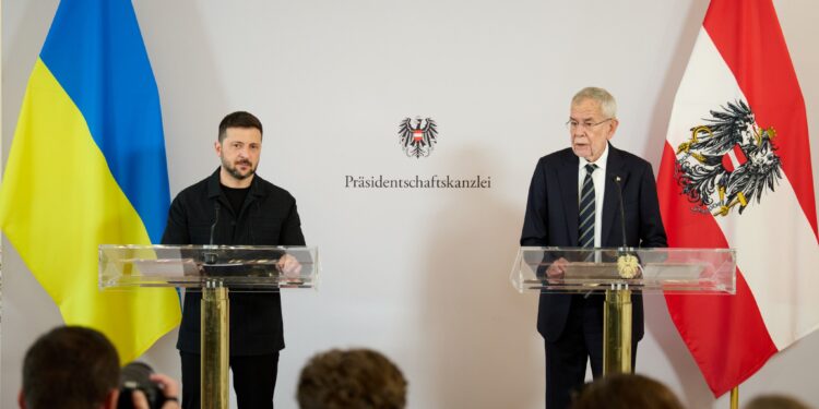 Зеленський попросив у президента Австрії у сприянні у поверненні в Україну ексчиновників та олігархів. що засіли там (ФОТО)
