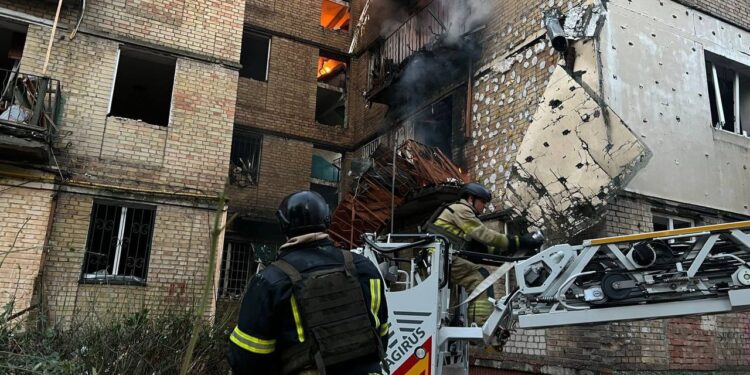 Україну вночі атакували понад 440 дронів і 32 ракети, відомо про 15 загиблих на 75 поранених – Зеленський