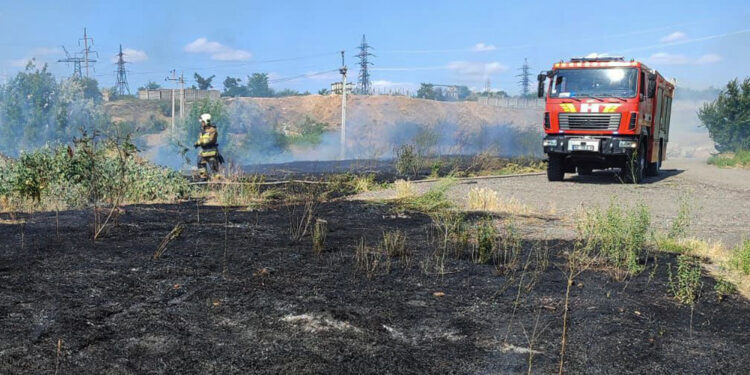 Протягом доби вогнеборці Миколаївщини ліквідували23 пожежі, одна з них була через російські обстріли (ФОТО)