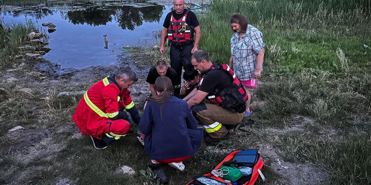 Повертаючись із пожежі, вогнеборці Миколаївщини врятували чоловіка, який тонув у річці