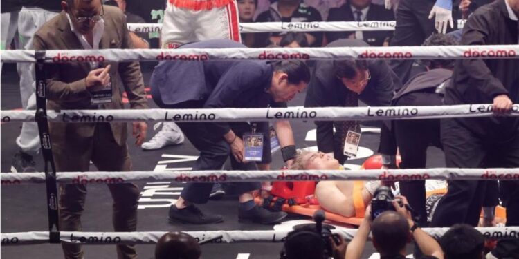 Японський боксер втратив память після нокауту на престижних змаганнях (ВІДЕО)