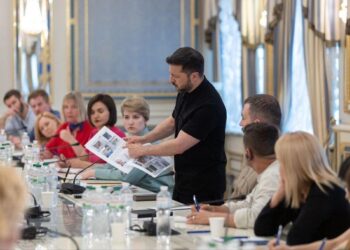 Третину “шахедів” збивають мобільні групи, ми застосовуємо перехоплювачі, – Зеленський