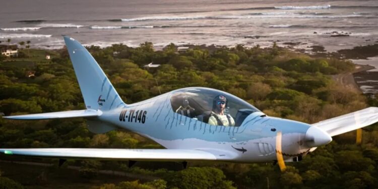 Україні передали SHARK – двомісний літак, оснащений РЕБ для боротьби з дронами