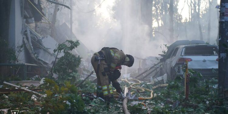 Вночі ворог атакував Київ – багато руйнувань, 4 загиблих, 13 постраждалих (ФОТО, ВІДЕО)