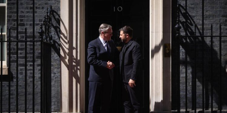 Президент України Володимир Зеленський зустрівся з прем’єром Британії Кіром Стармером (ФОТО)