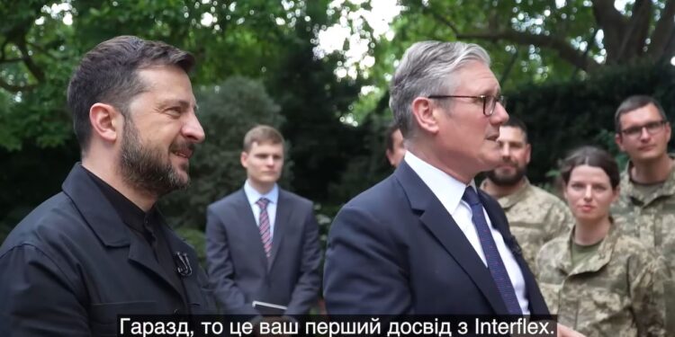 Зеленський із Стармером і Залужним відвідали українських військових у Британії (ВІДЕО)