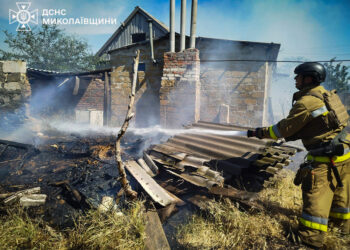 За добу на Миколаївщині вогнеборці ліквідували 17 пожеж, дві з них були через російські обстріли (ФОТО)