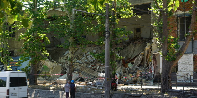 У Миколаєві обвалилась частина будівлі «Дормашини» на пр.Центральному (ВІДЕО)