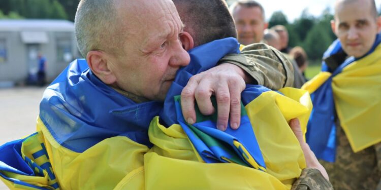 Черговий обмін! Україна повернула з російського полону додому молодих і важкохворих захисників – значна частина з них обороняла Маріуполь (ФОТО)